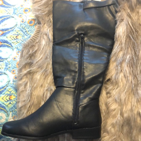 Winter Boots - Picture 3 of 3